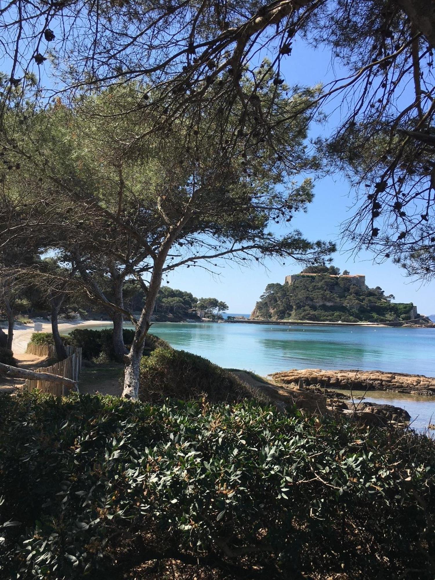 Appartement T3 Lumineux Traversant Totalement Neuf En Face De La Plage Front De Mer Vue Sur Les Iles Vue Mer Panoramique Assuree Residence De La Plage Centre Ville Du Lavandou 3Eme Etage Avec Ascenseur Appartement T3 Le Lavandou Exteriör bild