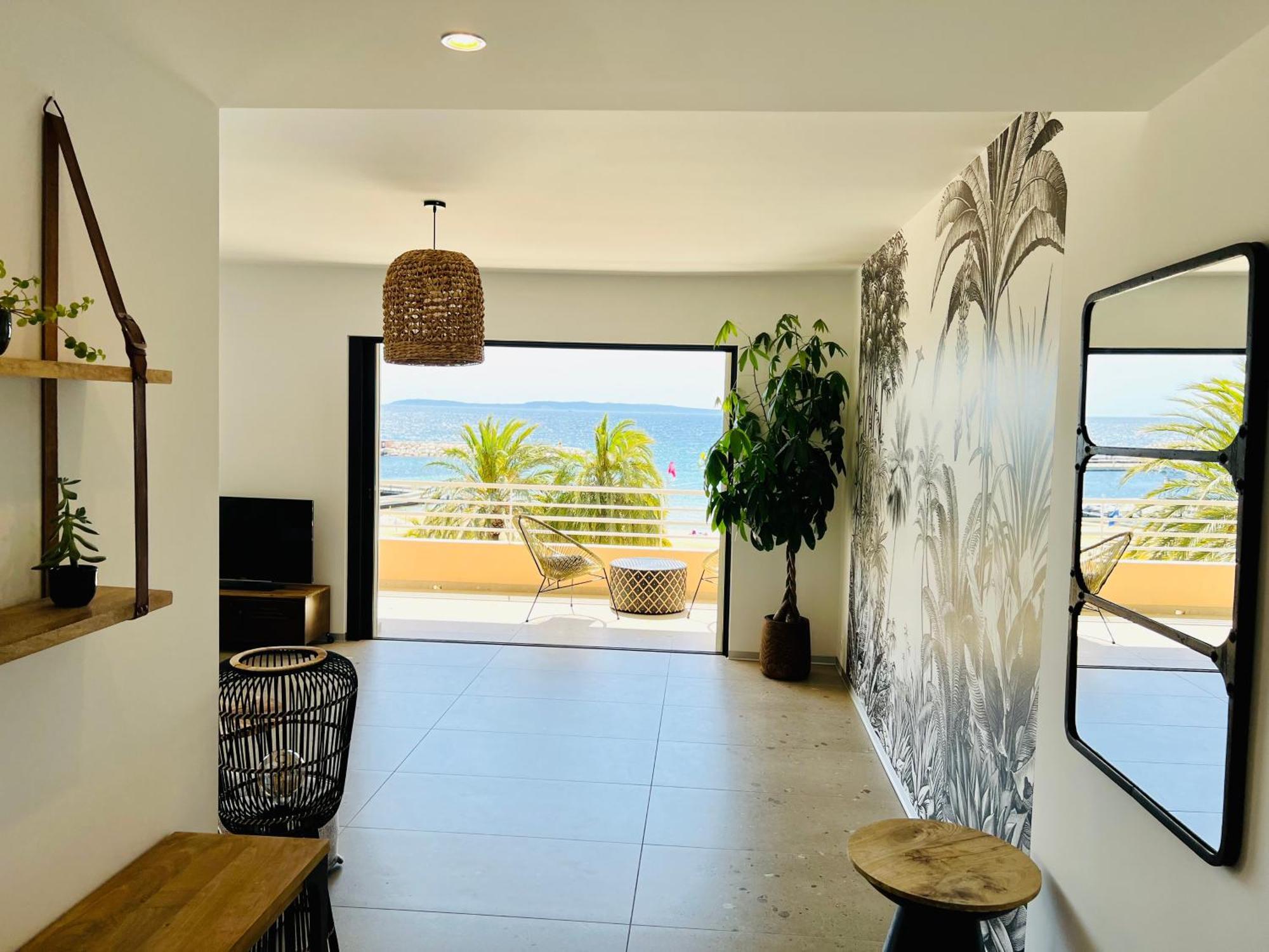 Appartement T3 Lumineux Traversant Totalement Neuf En Face De La Plage Front De Mer Vue Sur Les Iles Vue Mer Panoramique Assuree Residence De La Plage Centre Ville Du Lavandou 3Eme Etage Avec Ascenseur Appartement T3 Le Lavandou Exteriör bild