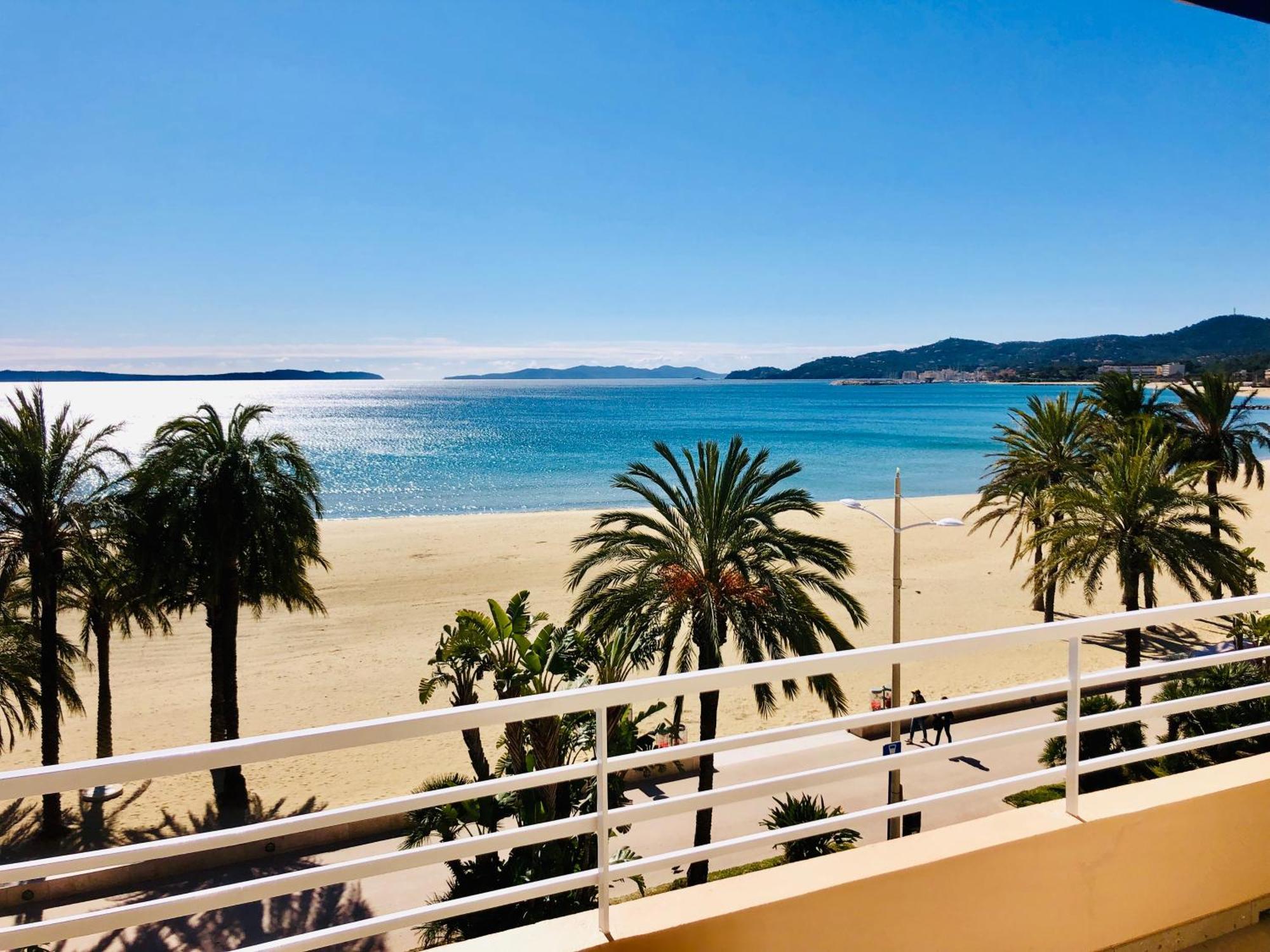 Appartement T3 Lumineux Traversant Totalement Neuf En Face De La Plage Front De Mer Vue Sur Les Iles Vue Mer Panoramique Assuree Residence De La Plage Centre Ville Du Lavandou 3Eme Etage Avec Ascenseur Appartement T3 Le Lavandou Exteriör bild