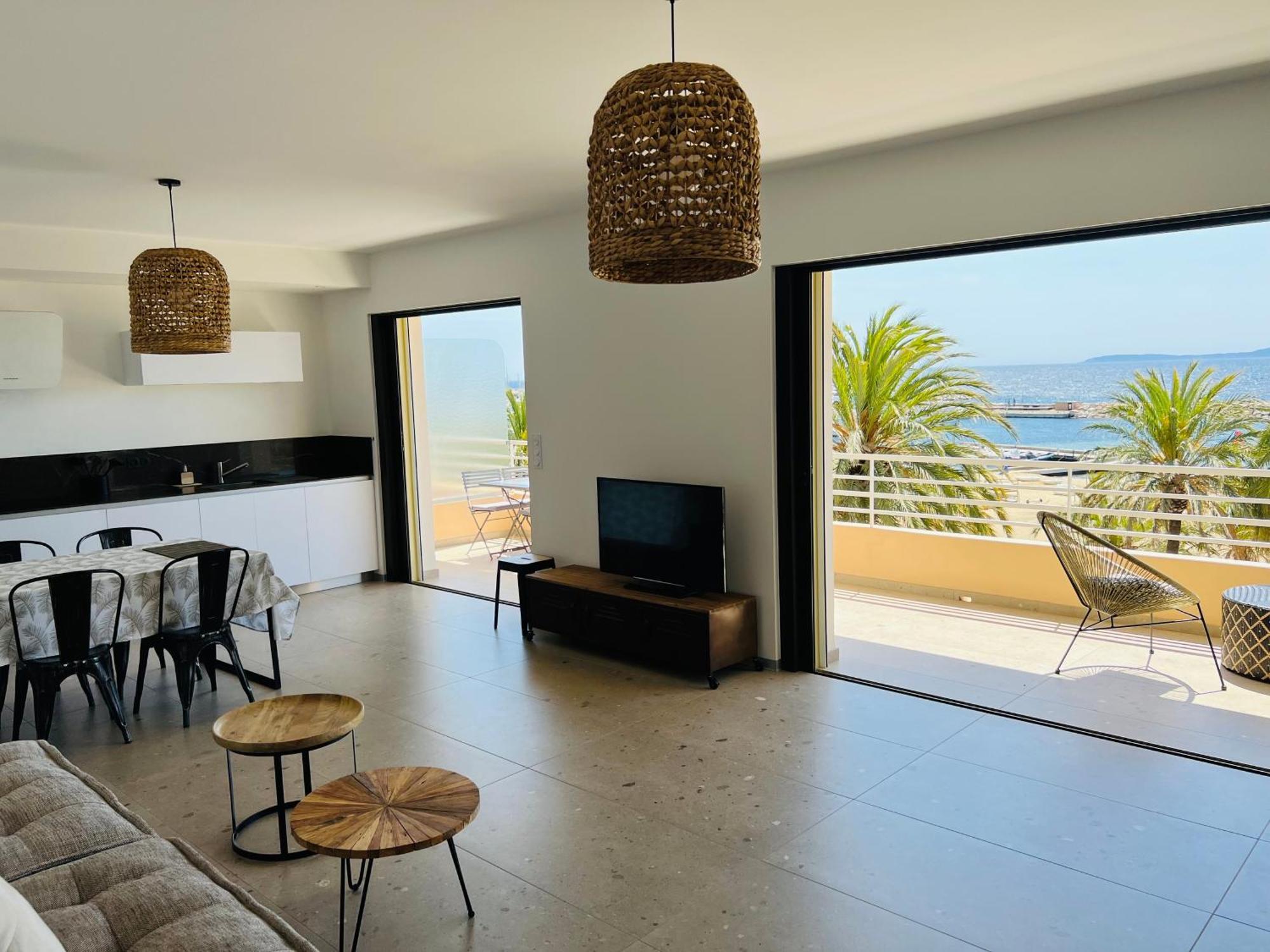 Appartement T3 Lumineux Traversant Totalement Neuf En Face De La Plage Front De Mer Vue Sur Les Iles Vue Mer Panoramique Assuree Residence De La Plage Centre Ville Du Lavandou 3Eme Etage Avec Ascenseur Appartement T3 Le Lavandou Exteriör bild