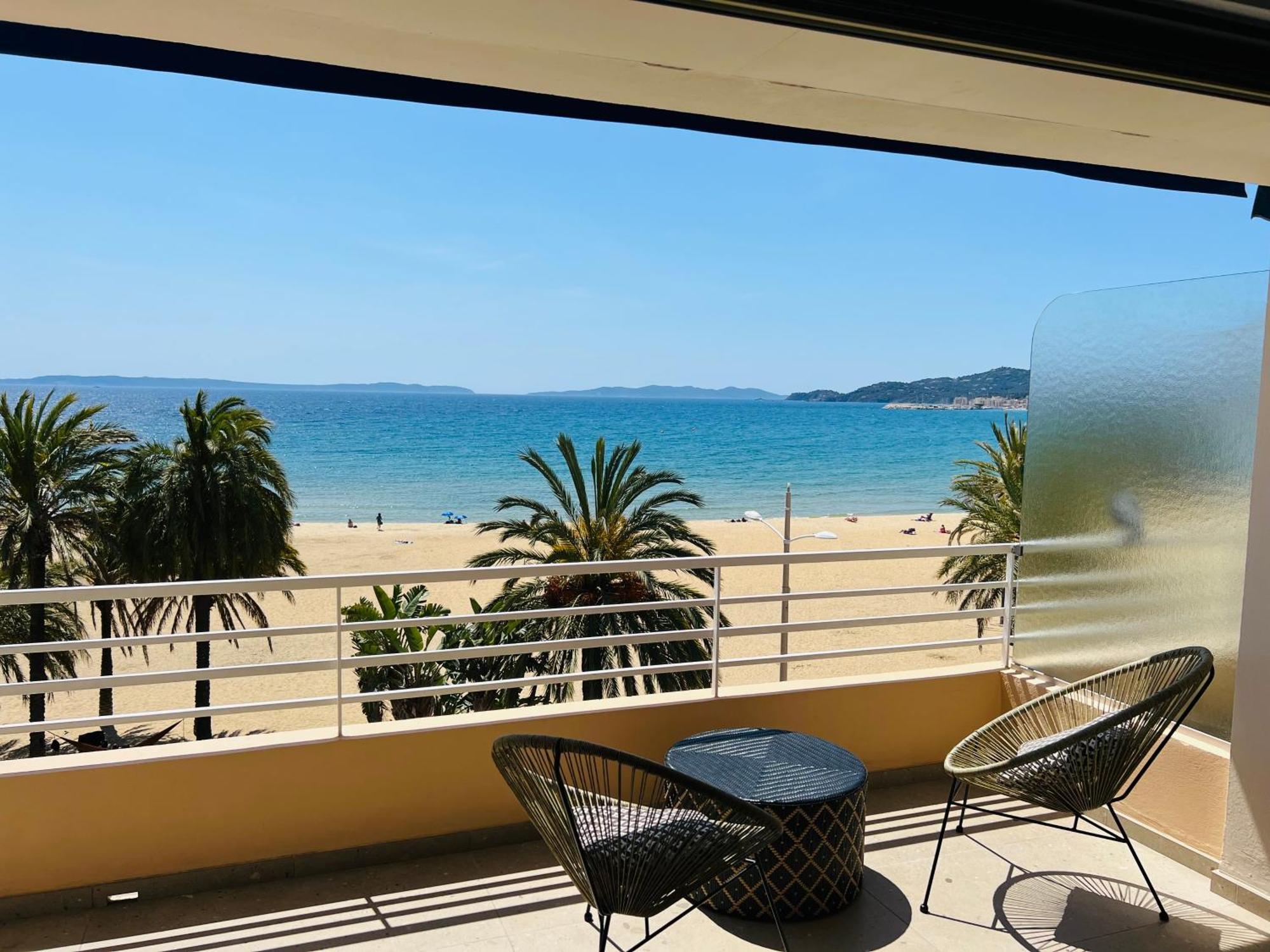 Appartement T3 Lumineux Traversant Totalement Neuf En Face De La Plage Front De Mer Vue Sur Les Iles Vue Mer Panoramique Assuree Residence De La Plage Centre Ville Du Lavandou 3Eme Etage Avec Ascenseur Appartement T3 Le Lavandou Exteriör bild